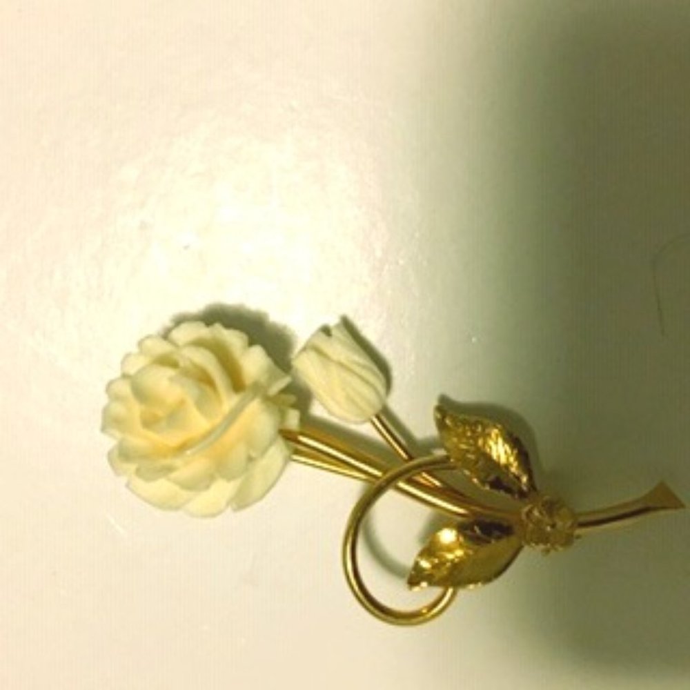 Winard White Rose In Bloom Brooch